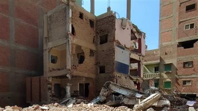 بعد 5 ساعات في البحث.. إنقاذ مصاب من أسفل عقار منهار بالجمالية