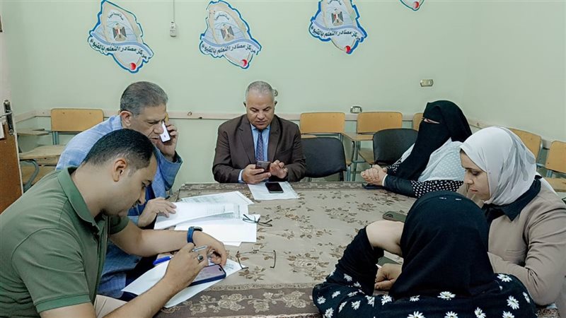 وكيل وزارة تعليم الفيوم يتابع الامتحنات من غرفة العمليات