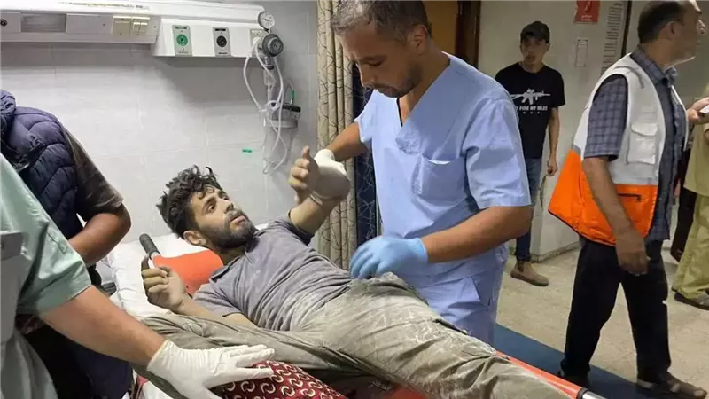 أحد المصابين في القصف على خان يونس 