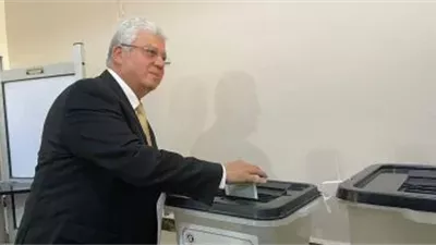 وزير التعليم العالي يدلي بصوته في انتخابات مجلس الشيوخ 2025