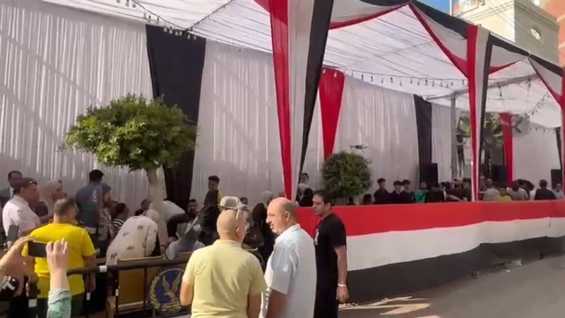 جانب من إقبال الناخبين علي اللجان