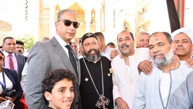 محافظ الفيوم أثناء مرورة على اللجان الانتخابية