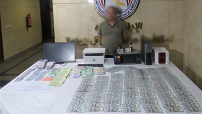 ضبط أجنبي بتهمة الاتجار في العملة وتزوير محررات رسمية بالقاهرة
