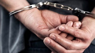 جنايات القاهرة تحاكم عاطل بتهمة سرقة طالب بالإكراه اليوم