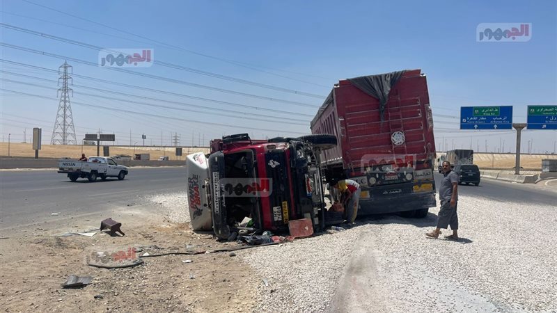   تصادم مروع بين سيارة نقل بمقطورة محمله باطنان 