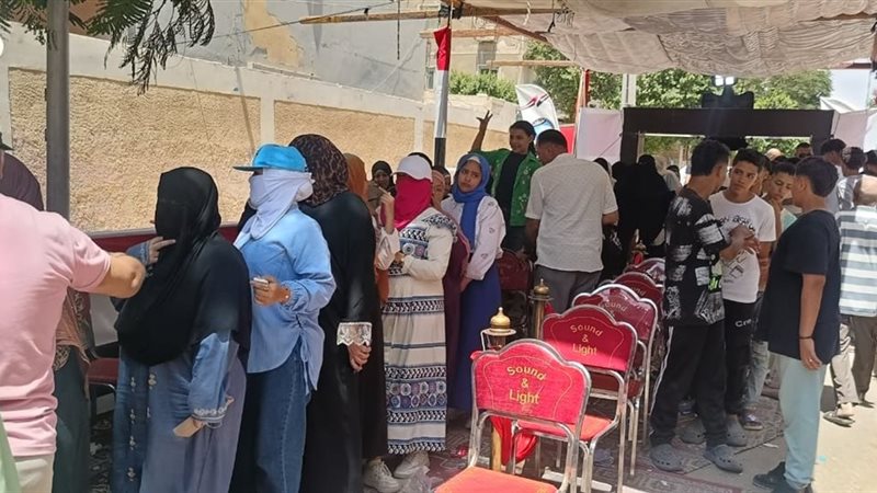 توافد المواطنين للادلاء بأصواتهم 