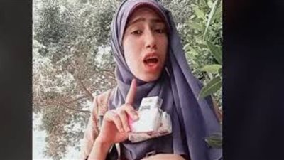 من بياعة مناديل لمشاهير التيك توك.. قصة علياء قامرون وسبب حبسها