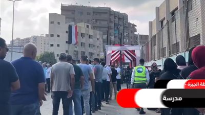 فرحة المواطنين أمام لجان الاقتراع بالجيزة خلال انتخابات مجلس الشيوخ 2025