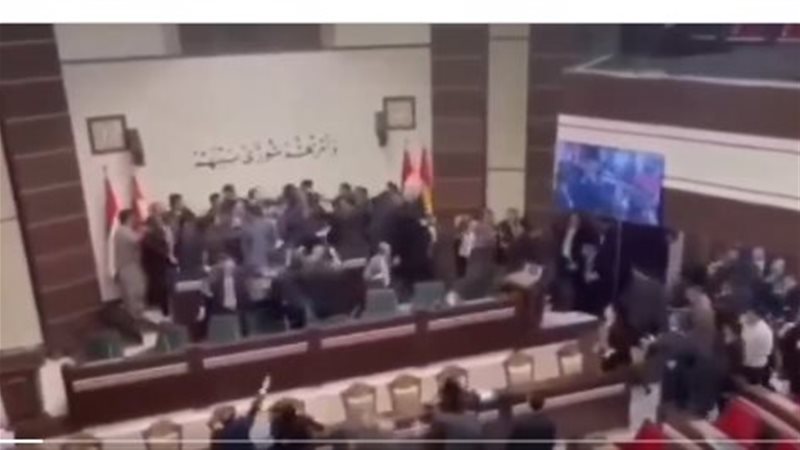  اشتباكات عنيفة بين النواب في البرلمان العراقي