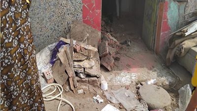 بعد انتشال شخصين.. محاولات لإنقاذ طفل أسفل انقاض عقار البراجيل المنهار