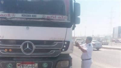 لجنة بيئية مشتركة تضبط مخالفات إلقاء «ردش المباني» على طرق الغردقة