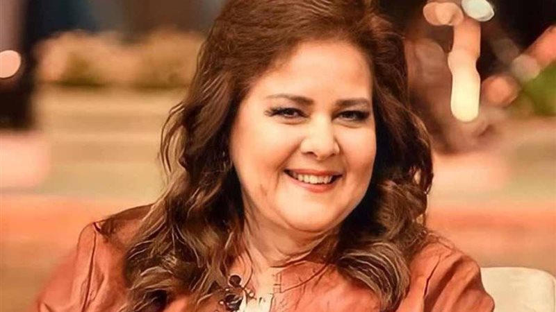 دلال عبدالعزيز