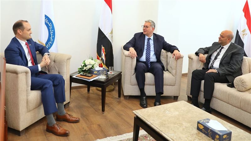 وزير البترول ورئيس أباتشي