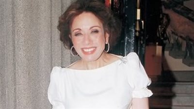 لبنى عبد العزيز تحتفل بعيد ميلادها الـ90 وتكشف أسرارًا نادرة من زمن الفن والسياسة