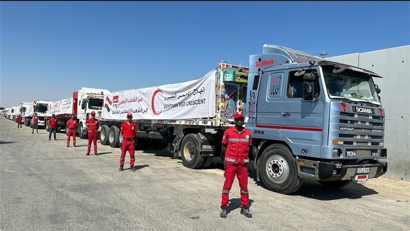 الهلال الأحمر المصري يدفع بقافلة مساعدات لقطاع غزة
