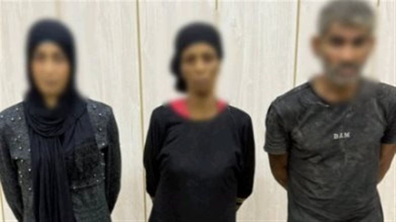المتهمون عقب ضبطهم 