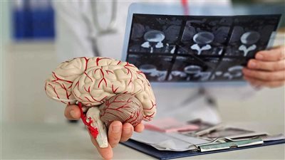 مفاجأة.. استخدام الهاتف المحمول يُقلل من الإصابة بالخرف (تفاصيل)