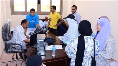إقبال كثيف من الطلاب للتقديم وسحب للملفات بجامعة سوهاج الأهلية