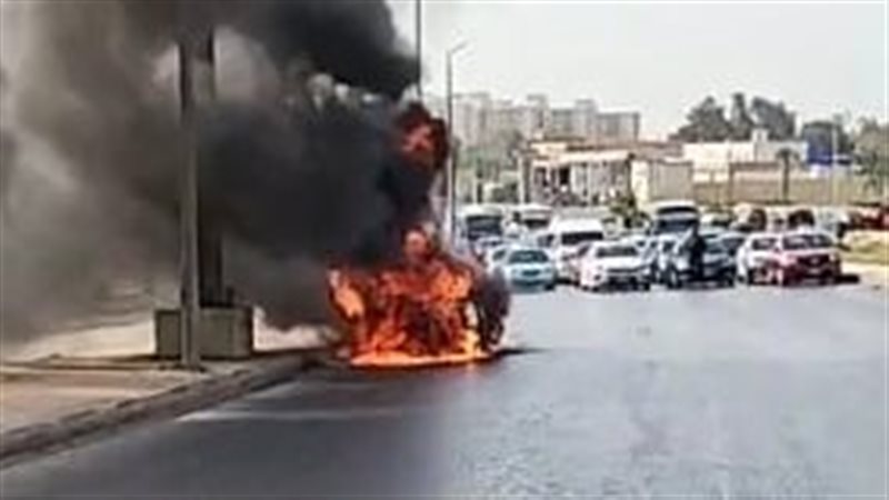 تفحم سيارة ملاكي التهمتها النيران بالمقطم