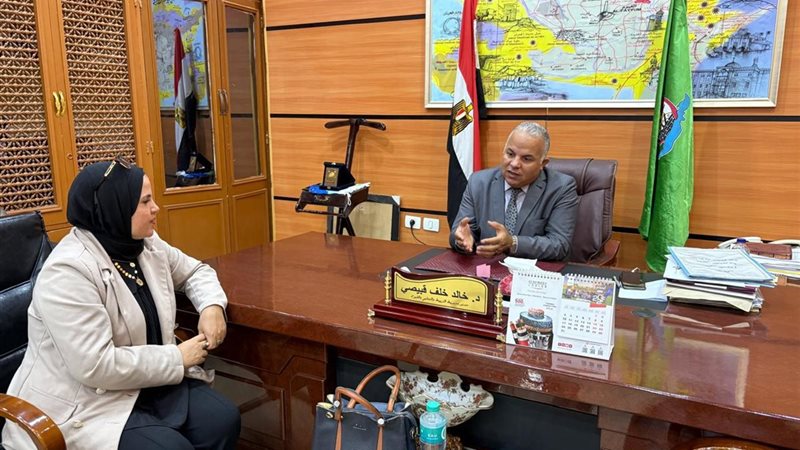 وكيل وزارة التعليم بالفيوم أثناء لقاؤه مع مدير عام الثقافة 