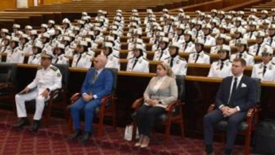 أكاديمية الشرطة تنظم دورة تدريبية لطالبات الكلية لفحص جوازات السفر وكشف الوثائق المزورة 