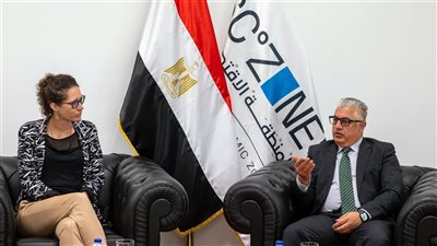 رئيس اقتصادية قناة السويس يلتقي سفيرة المجر لتعزيز الاستثمارات الصناعية