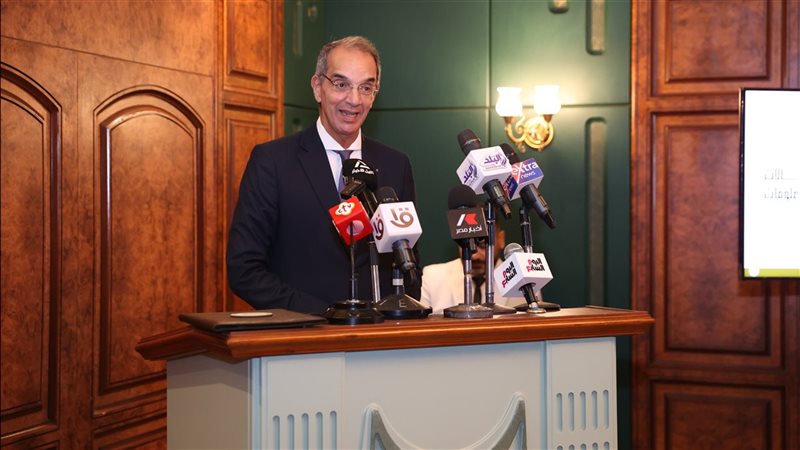 عمرو طلعت وزير الاتصالات وتكنولوجيا المعلومات 