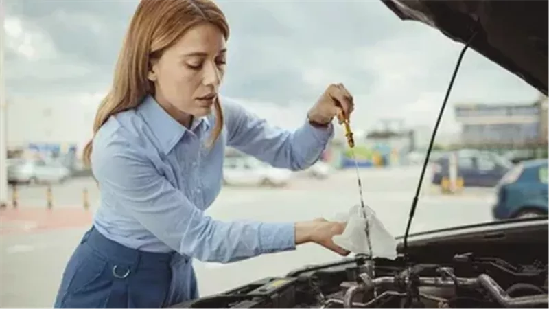قياس زيت السيارة