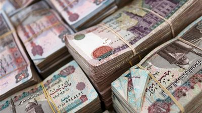 تسهيلات غير مسبوقة من 8 بنوك .. تفاصيل رفع سقف سحب الدولار للمسافرين