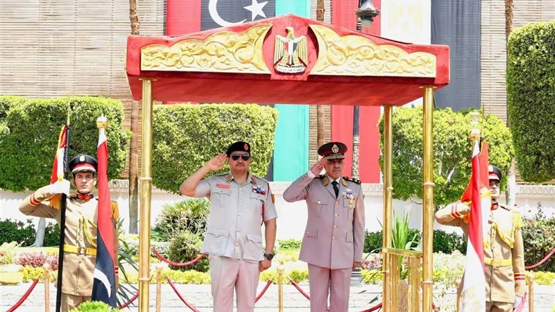 الفريق  أحمد خليفة والفريق أول ركن  صدام خليفة حفتر