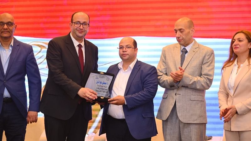 جانب من المؤتمر 