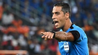 أمين عمر حكمًا لمباراة السعودية وفلسطين في ربع نهائي كأس العرب 2025