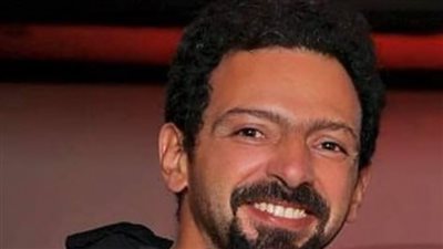 استعدادا لصلاة الجنازة.. وصول جثمان تيمور تيمور يصل إلى مسجد المشير طنطاوي