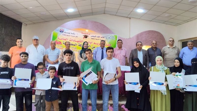 تكريم المتفوقين بسنورس