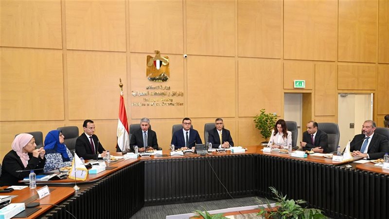 اجتماع وزيرا الإسكان والسياحة ومحافظ الجيزة