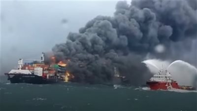 السبب مجهول.. اندلاع حريق مفاجئ بسفينة محملة بالفحم في أمريكا
