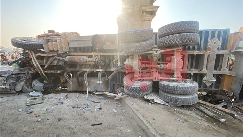 مصرع 3 أشخاص وإصابة 7 آخرين اثر تصادم بين 3 سيارات بالمعادي