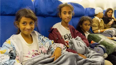 الإمارات تُجلي 155 مصابًا ومريضًا من غزة ضمن جهود الإغاثة الطبية العاجلة