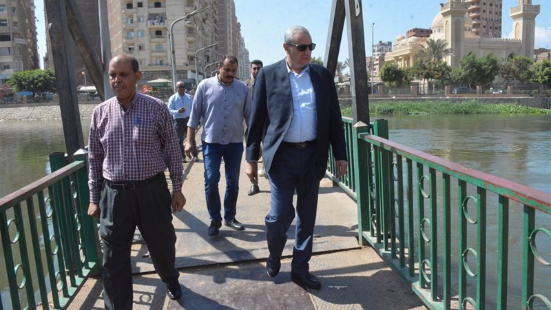 محافظ الغربية يتفقد كوبري عزبة حمد