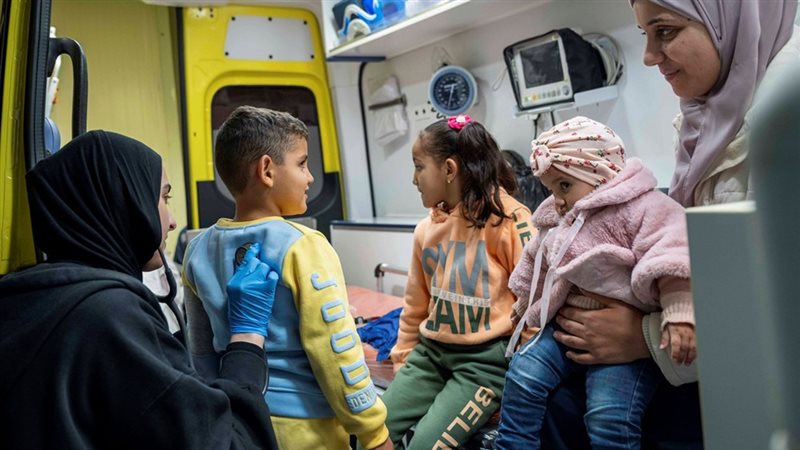 الإمارات تجلي 155 جريحًا ومريضًا من غزة