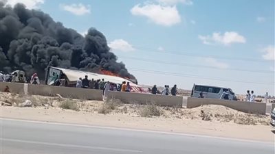 إصابة 20 شخصا وتفحم 4 سيارات إثر حادث مروع على طريق الإسكندرية–مطروح |صور  