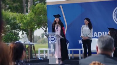 بحفل تخرجها.. لينا صوفيا تلقي بكلمة مؤثرة عن والديها في 