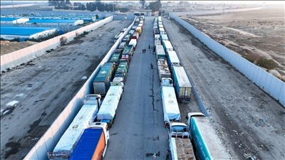 القافلة عشرون.. الهلال الأحمر المصري يدفع بـ4400 طن مساعدات عاجلة إلى غزة