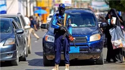 منحدر الموت في تعز.. إصابة 15 يمنيًا بينهم نساء وأطفال في حادث مروّع (فيديو)
