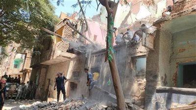 انهيار منزل بسوهاج يودي بحياة 3 أشخاص ويصيب 4 من أسرة واحدة