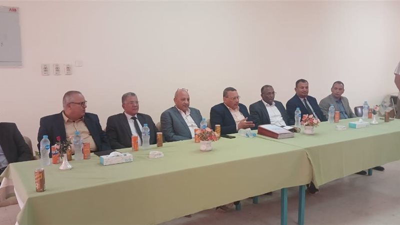 خلال الاجتماع 