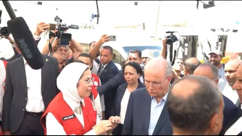 الهلال الأحمر المصري يستقبل رئيس الوزراء الفلسطيني بمعبر رفح