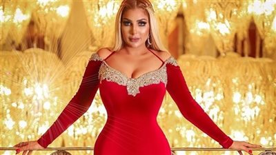 بالكمامة والحجاب.. كيف ظهرت سارة خليفة في أولى جلسات محاكمتها؟