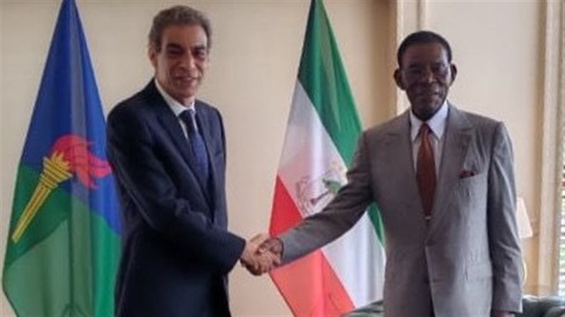 رئيس غينيا الإستوائية مع سفير مصر في مالابو