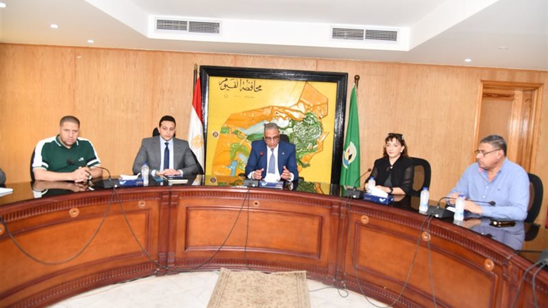 الدكتور / احمد الانصارى محافظ الفيوم أثناء اللقاء